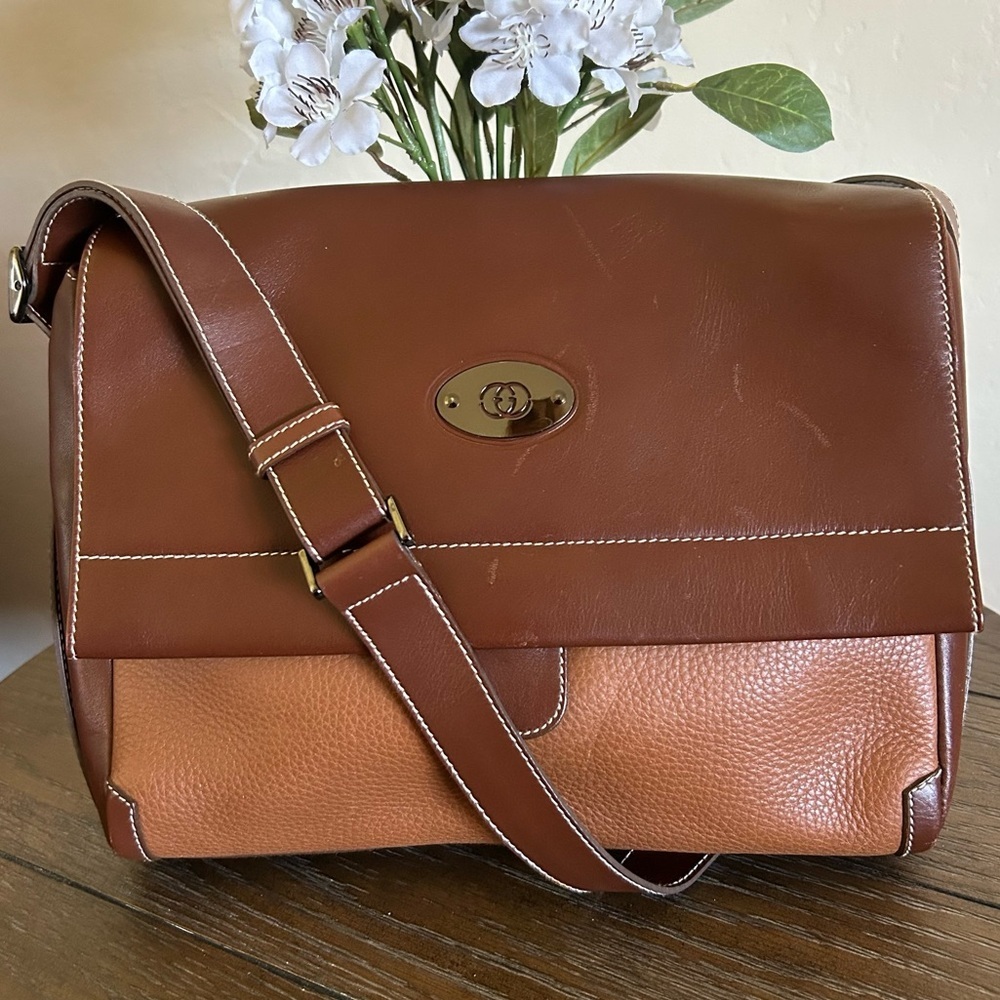 Vintage 70’s Authentic Gucci All Leather Crossbody Bag w/ White Gucci Sleeper